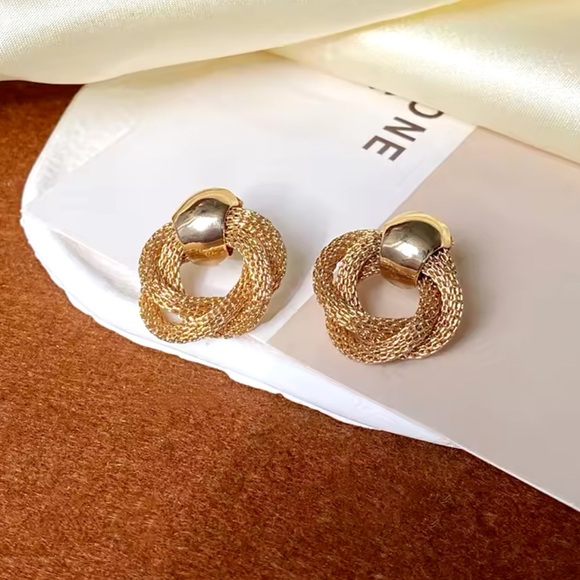 Cosette - Gold Twisted Weaving Dangle Earring. 2025 Trendy - Picture 6 of 8